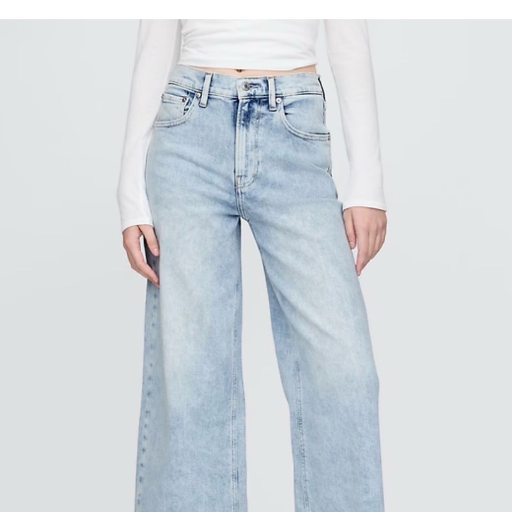 GAP High Rise Stride Ankle Women's Jeans.  Color = Light Acid wash